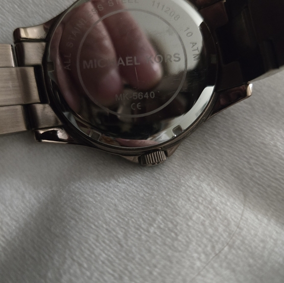 Michael Kors Bronze Watch - Picture 5 of 7